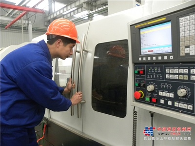 匠心卅载 | 中联重科程秋:千分尺常伴铣床,用青春雕刻时光